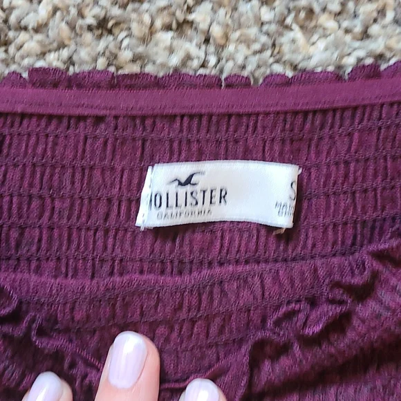 Hollister Off Shoulder Slightly Cropped Top - Picture 4 of 6